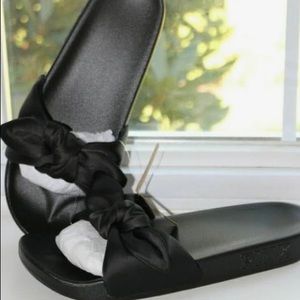 NWT PINK/VS Black Bow Slides